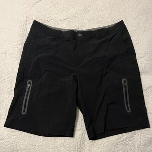 REI adjustable waist black short